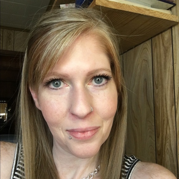 Meet your Posher, Pam - Picture 1 of 6